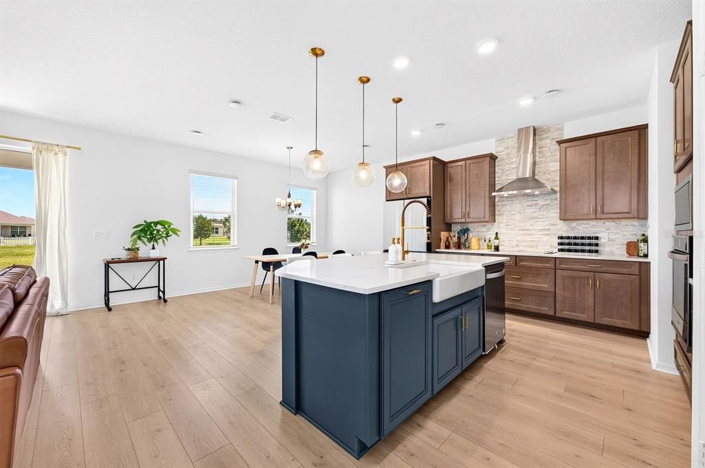 For Sale: $525,000 (4 beds, 3 baths, 2384 Square Feet)