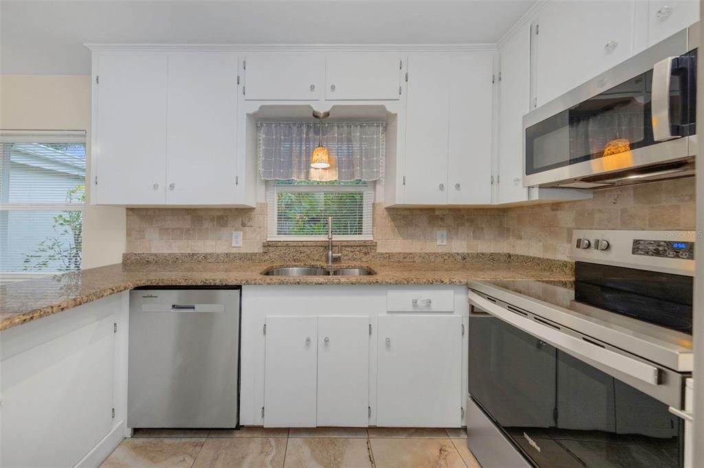 В аренду: $3,550 (4 спален, 3 ванн, 1598 Квадратных фут)