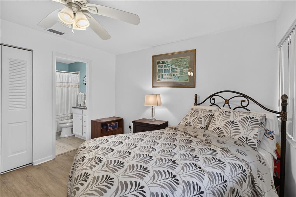 For Sale: $319,000 (2 beds, 2 baths, 1065 Square Feet)