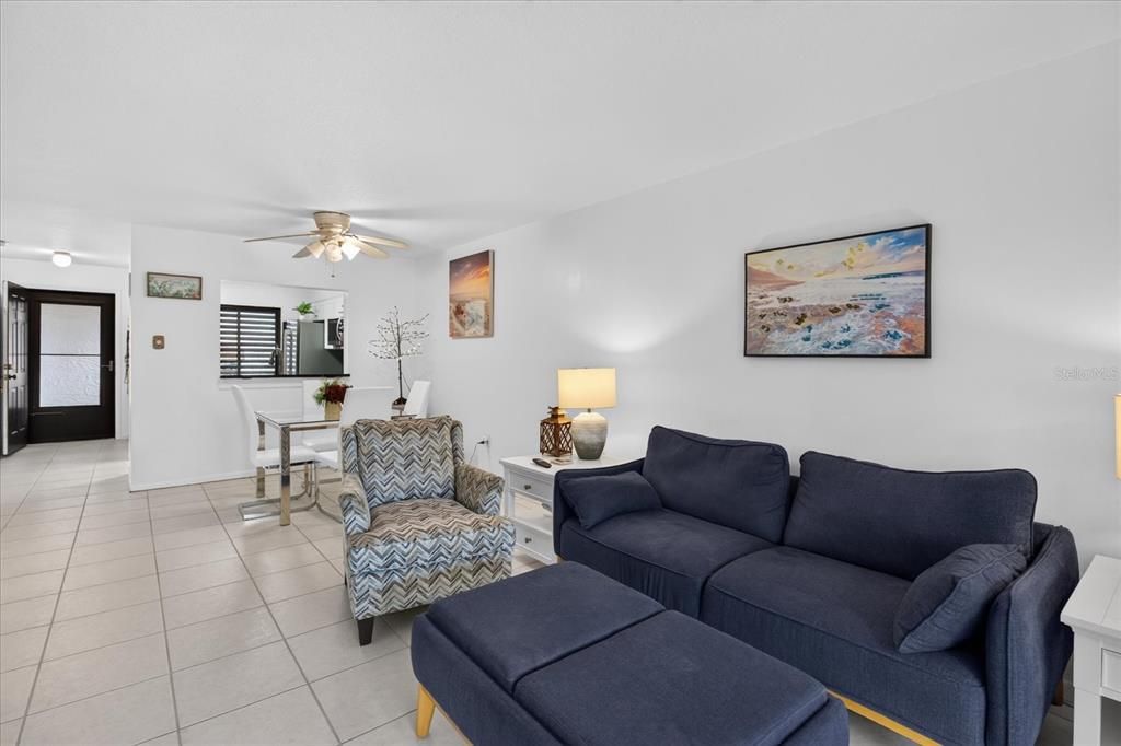 For Sale: $319,000 (2 beds, 2 baths, 1065 Square Feet)