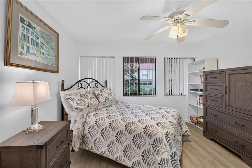For Sale: $319,000 (2 beds, 2 baths, 1065 Square Feet)