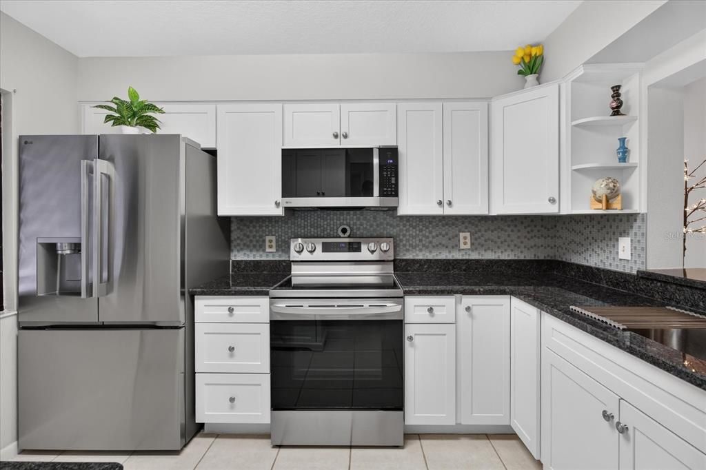 For Sale: $319,000 (2 beds, 2 baths, 1065 Square Feet)