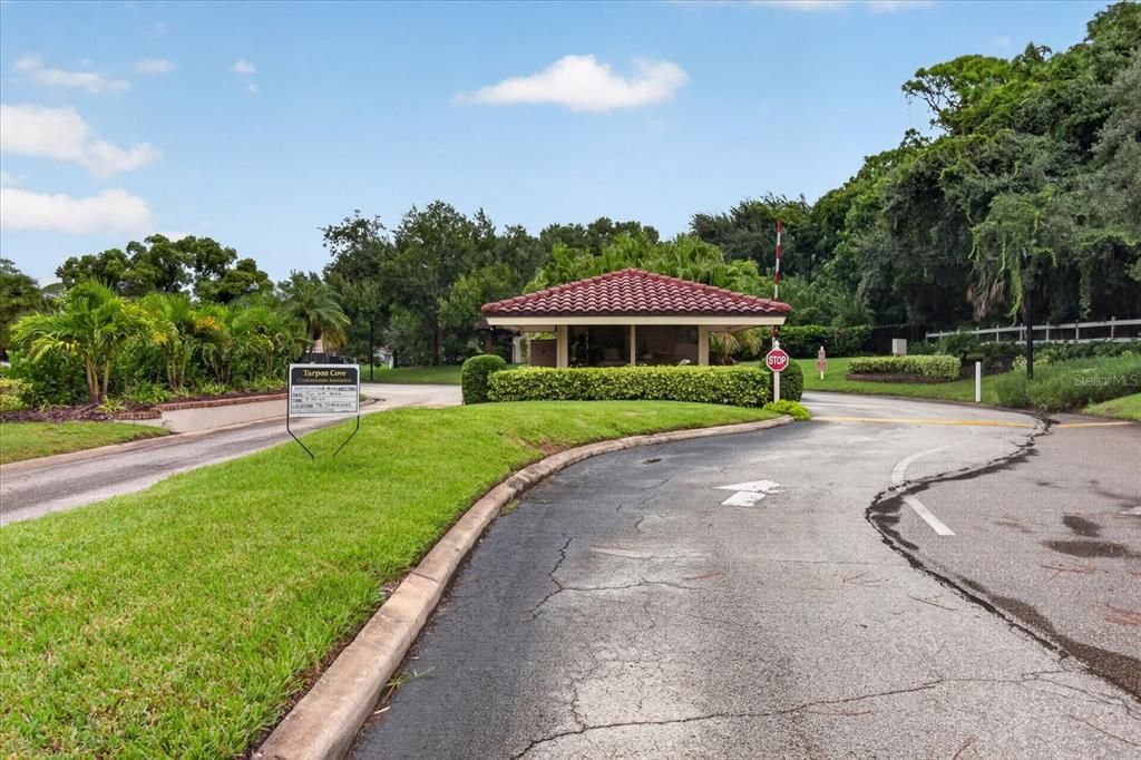 For Sale: $319,000 (2 beds, 2 baths, 1065 Square Feet)