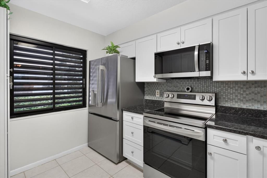 For Sale: $319,000 (2 beds, 2 baths, 1065 Square Feet)