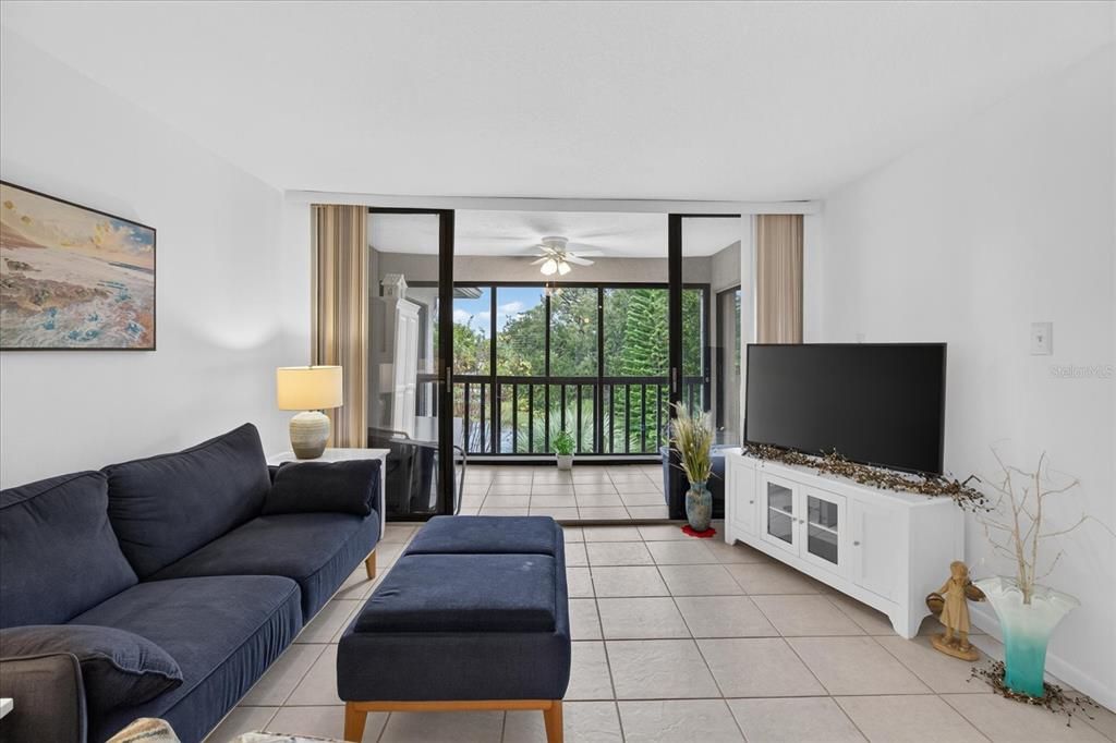 For Sale: $319,000 (2 beds, 2 baths, 1065 Square Feet)