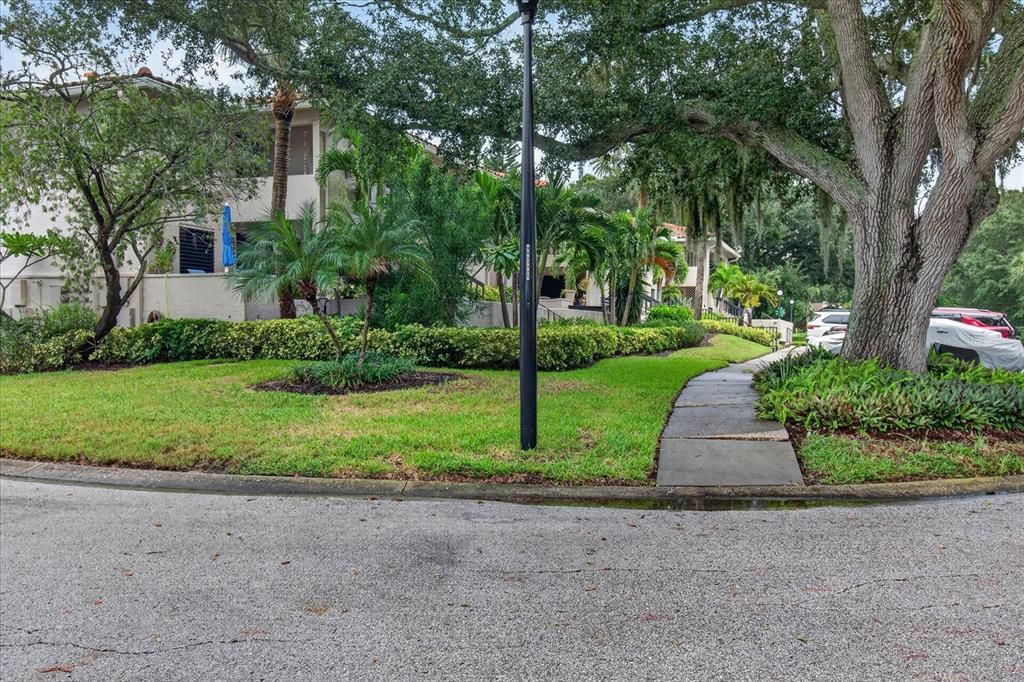 For Sale: $319,000 (2 beds, 2 baths, 1065 Square Feet)
