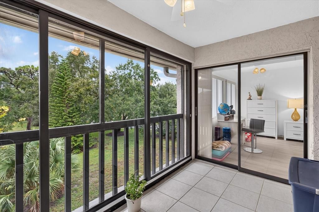 For Sale: $319,000 (2 beds, 2 baths, 1065 Square Feet)