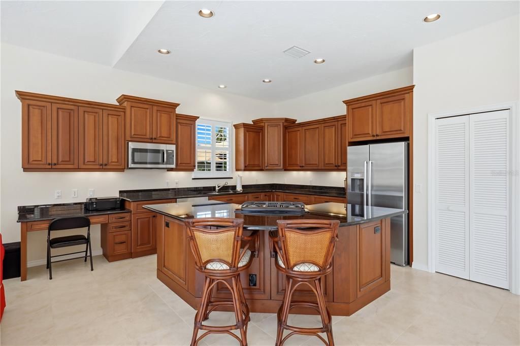 For Sale: $975,000 (4 beds, 4 baths, 3161 Square Feet)