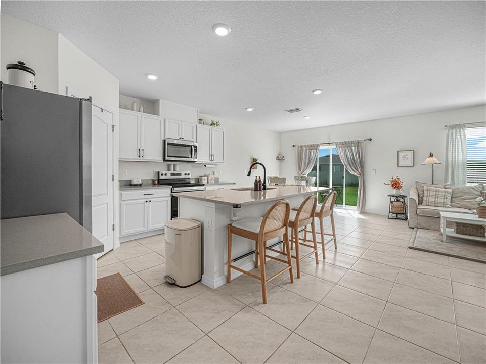 En Venta: $365,000 (5 camas, 3 baños, 2616 Pies cuadrados)