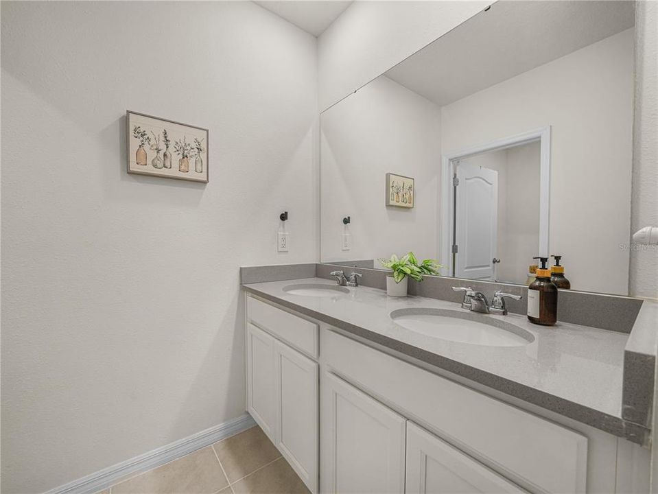 En Venta: $365,000 (5 camas, 3 baños, 2616 Pies cuadrados)