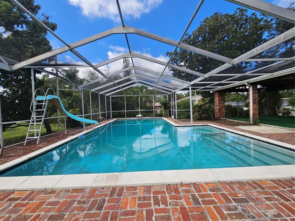 For Rent: $2,900 (4 beds, 2 baths, 2105 Square Feet)