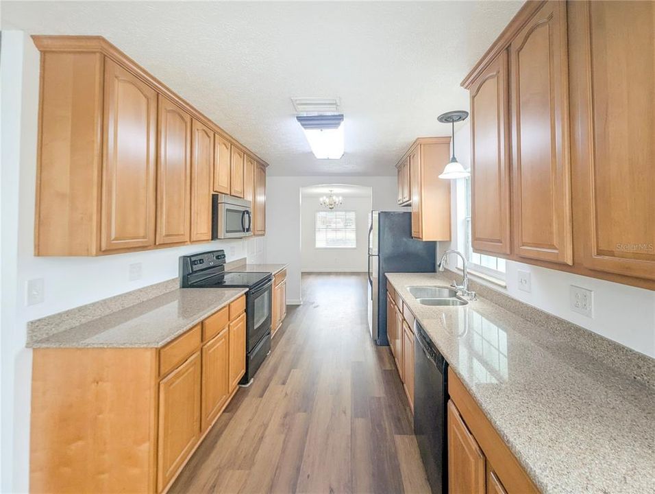 For Rent: $2,900 (4 beds, 2 baths, 2105 Square Feet)