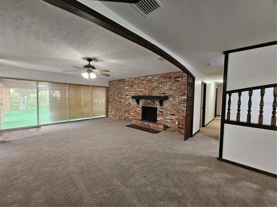 For Rent: $2,900 (4 beds, 2 baths, 2105 Square Feet)