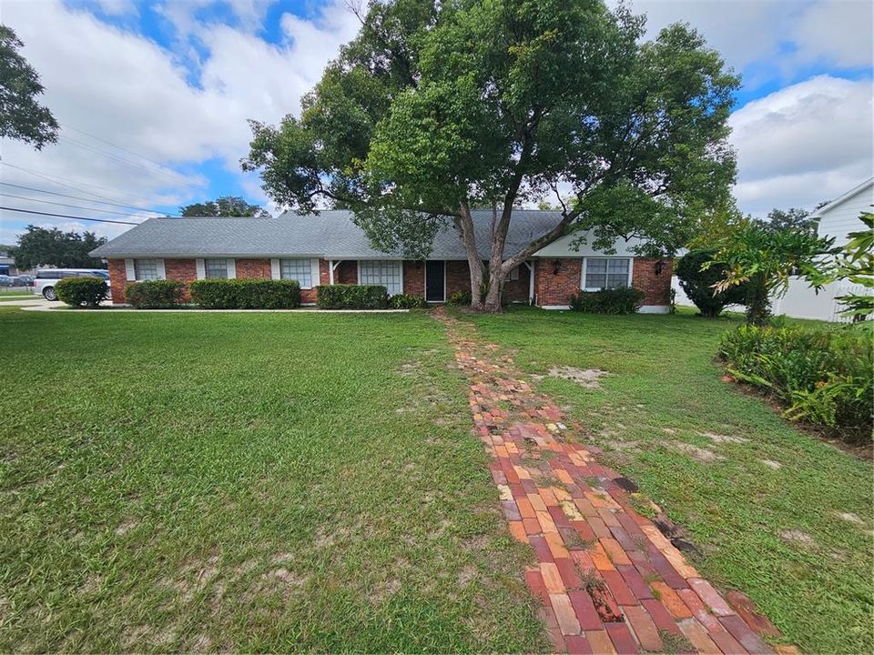 For Rent: $2,900 (4 beds, 2 baths, 2105 Square Feet)
