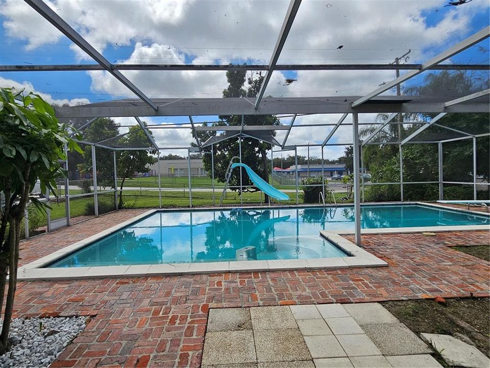 For Rent: $2,900 (4 beds, 2 baths, 2105 Square Feet)