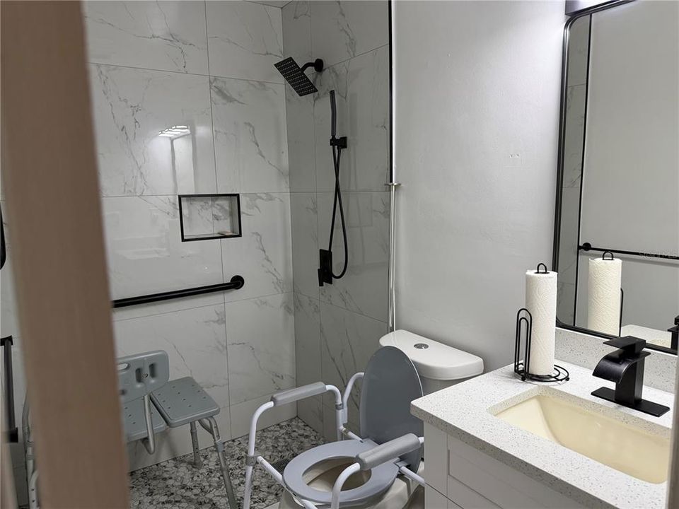 На продажу: $120,000 (2 спален, 1 ванн, 900 Квадратных фут)