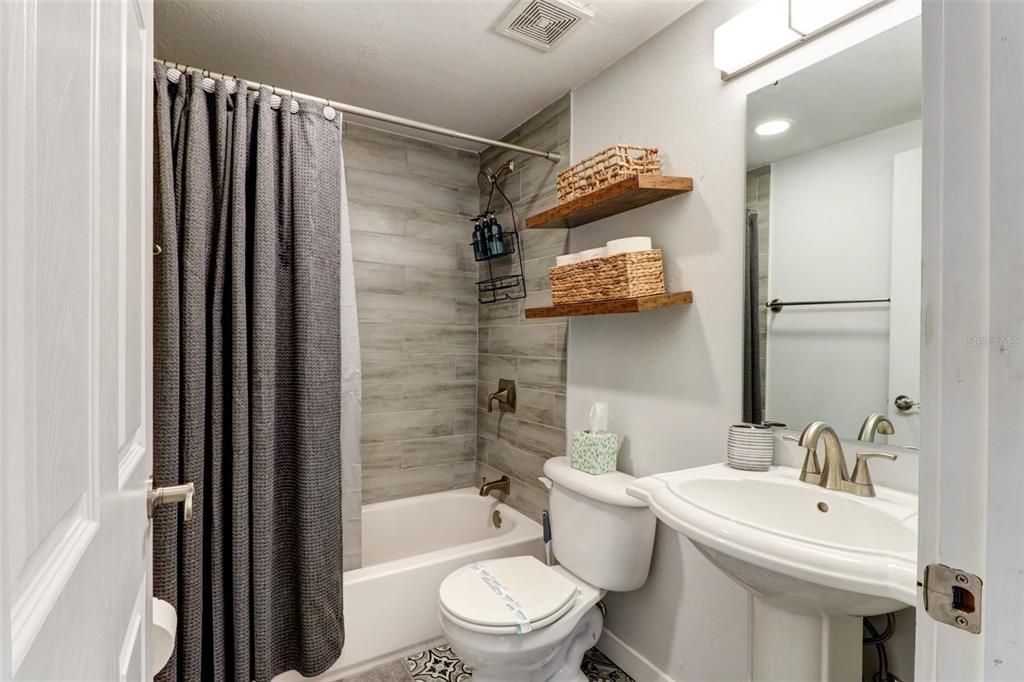 В аренду: $1,900 (2 спален, 2 ванн, 880 Квадратных фут)