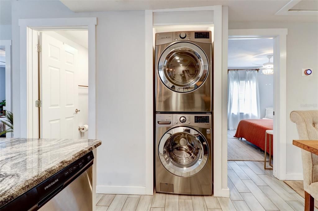 В аренду: $1,900 (2 спален, 2 ванн, 880 Квадратных фут)