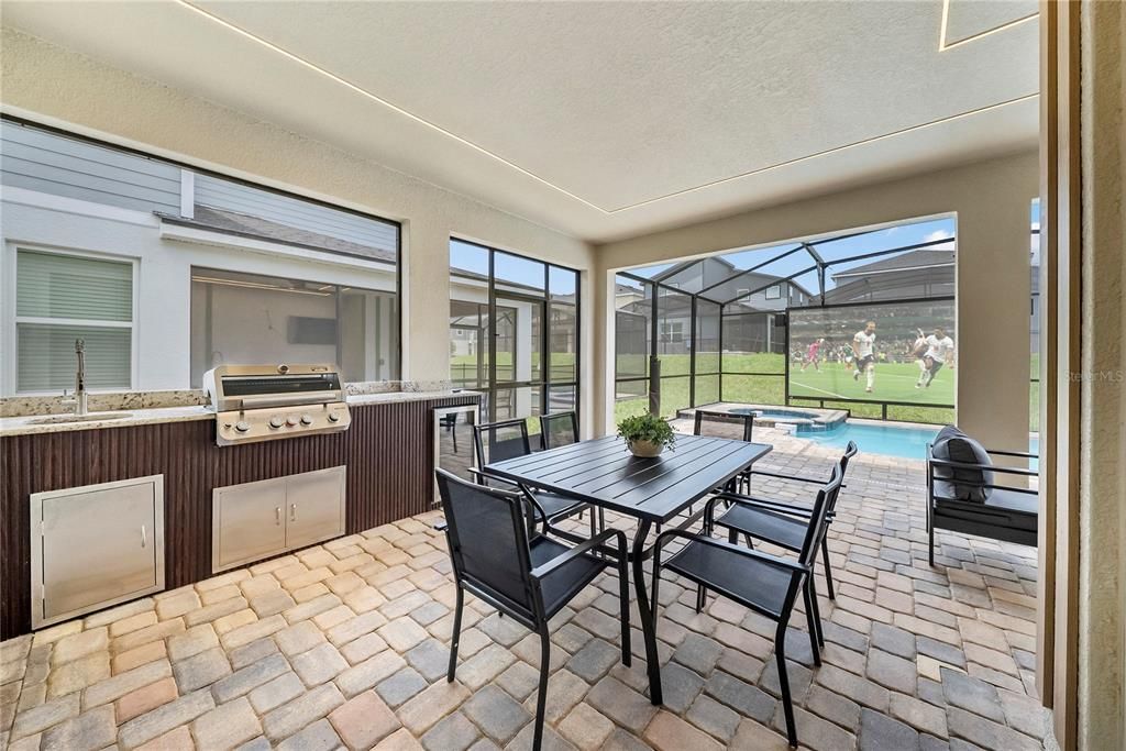 En Venta: $1,075,000 (6 camas, 4 baños, 3009 Pies cuadrados)
