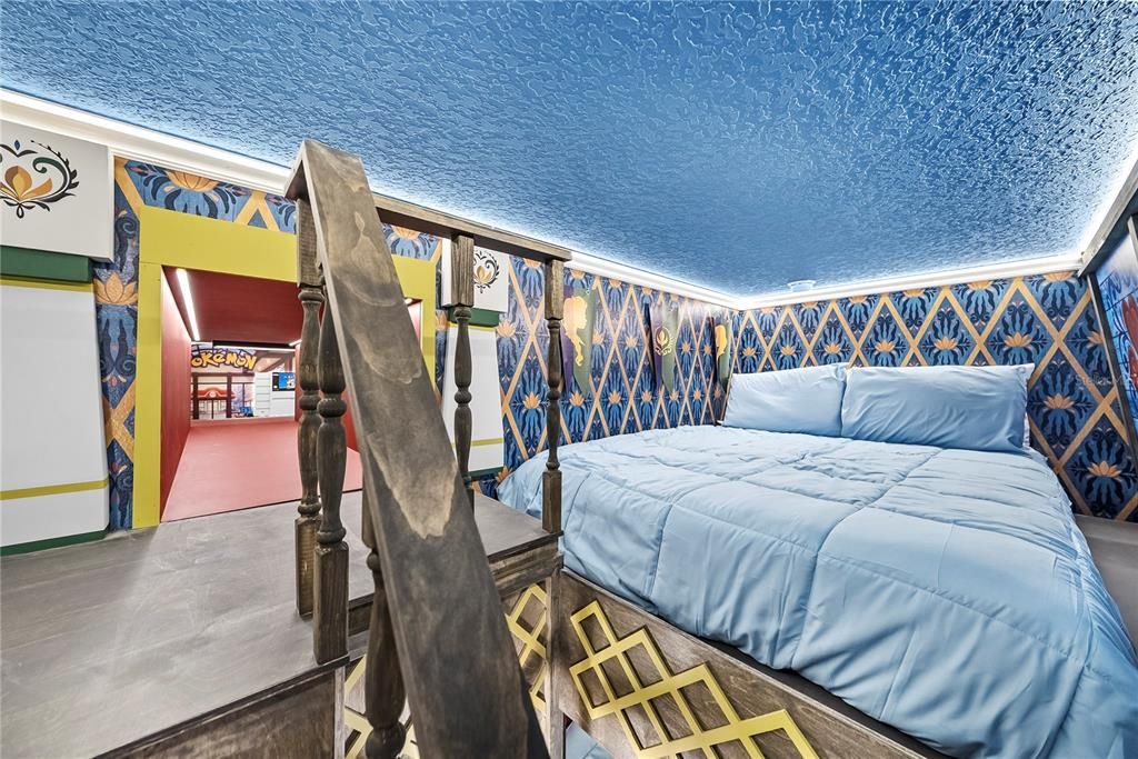 En Venta: $1,075,000 (6 camas, 4 baños, 3009 Pies cuadrados)