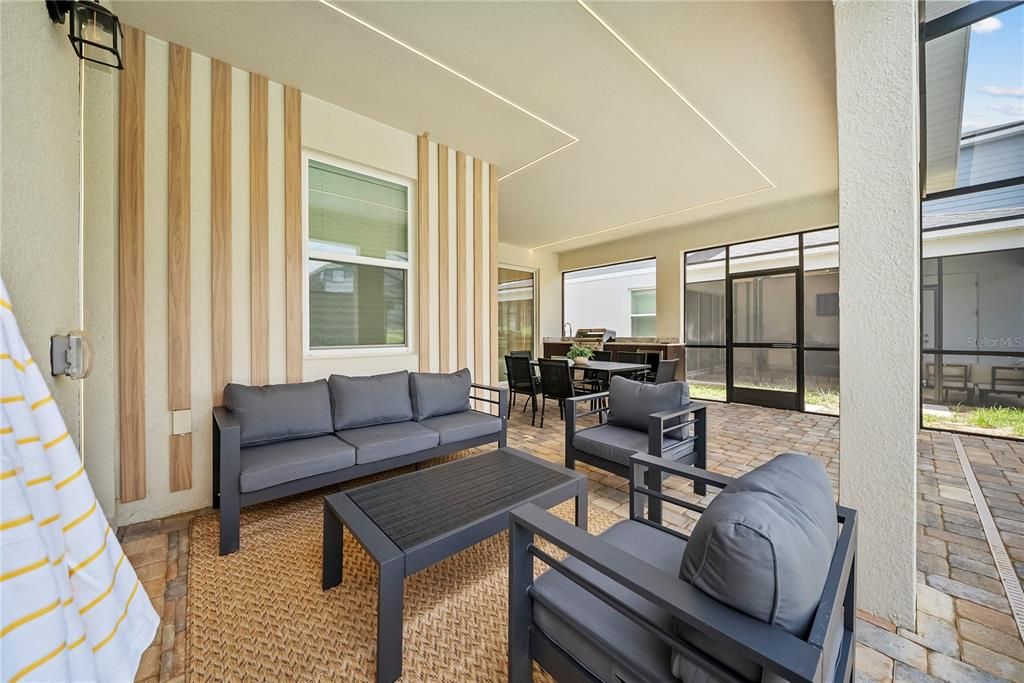 En Venta: $1,075,000 (6 camas, 4 baños, 3009 Pies cuadrados)