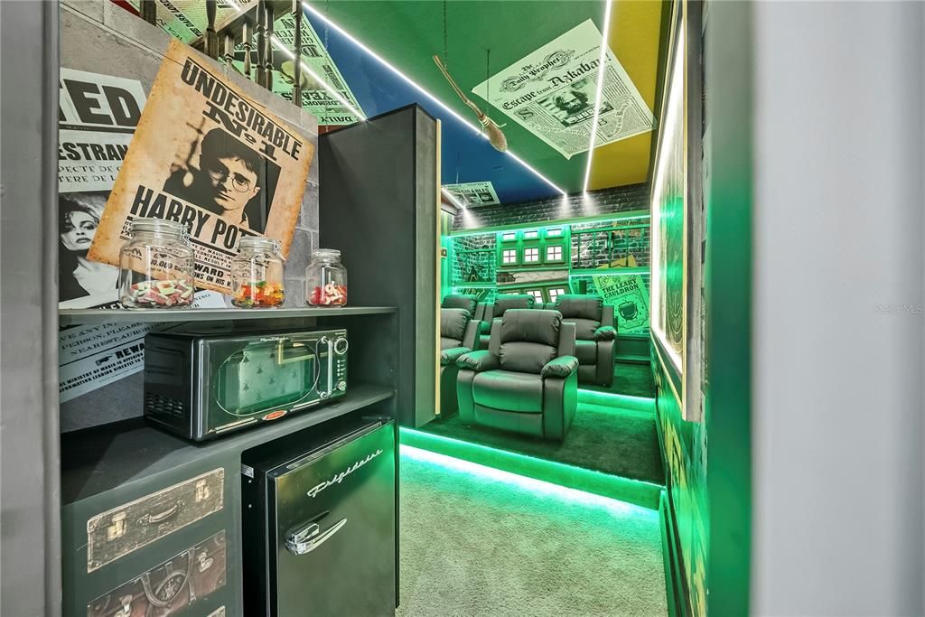 En Venta: $1,075,000 (6 camas, 4 baños, 3009 Pies cuadrados)