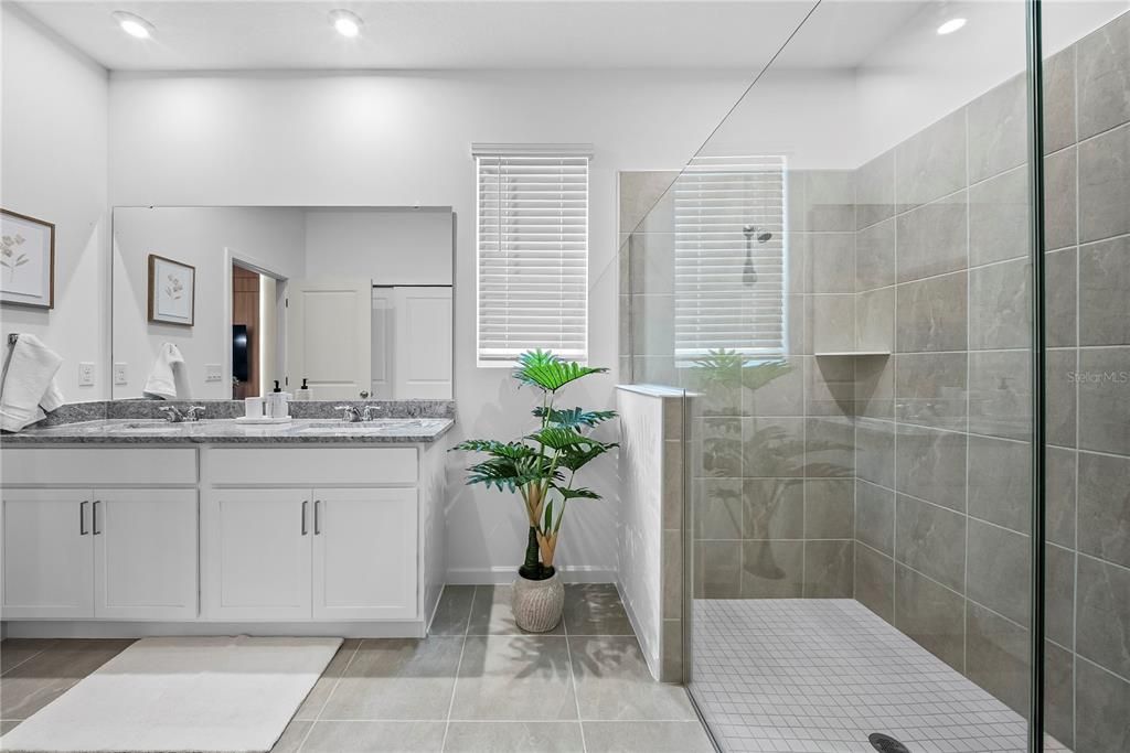 En Venta: $1,075,000 (6 camas, 4 baños, 3009 Pies cuadrados)