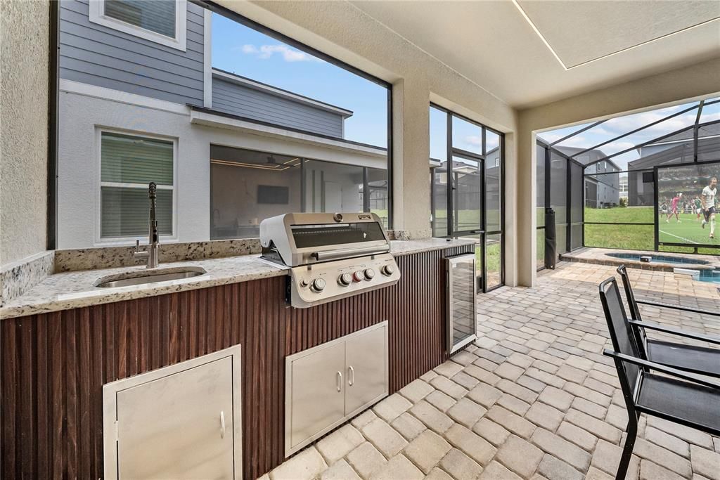 En Venta: $1,075,000 (6 camas, 4 baños, 3009 Pies cuadrados)