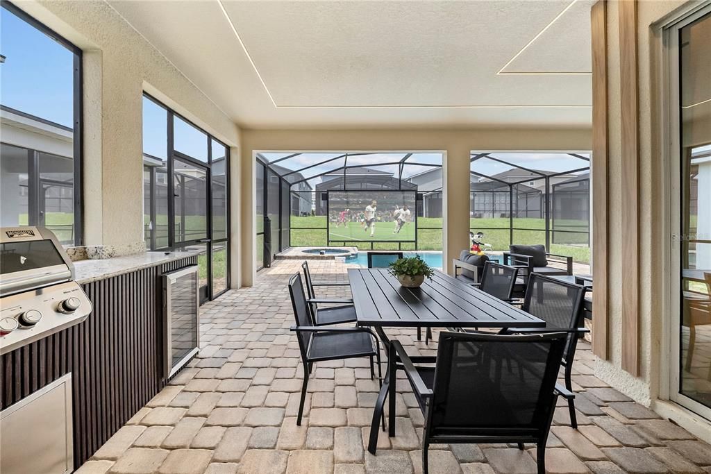 En Venta: $1,075,000 (6 camas, 4 baños, 3009 Pies cuadrados)