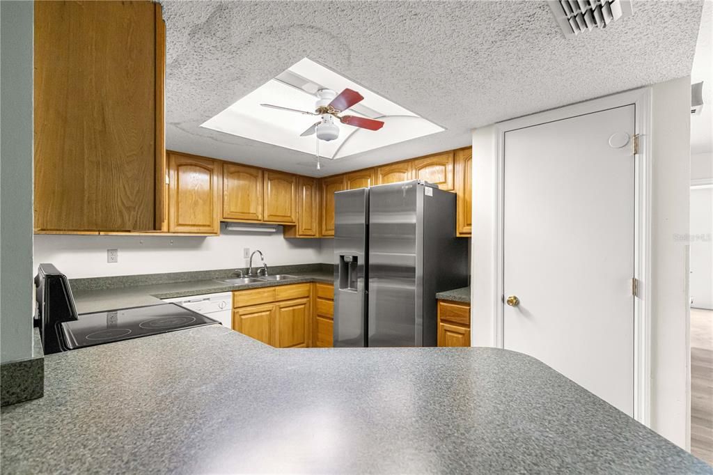 For Sale: $124,900 (2 beds, 1 baths, 1031 Square Feet)