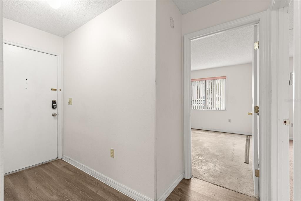 For Sale: $124,900 (2 beds, 1 baths, 1031 Square Feet)