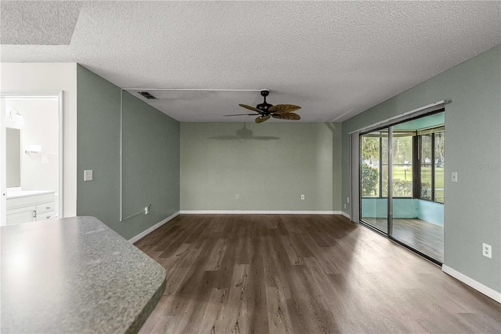 For Sale: $124,900 (2 beds, 1 baths, 1031 Square Feet)