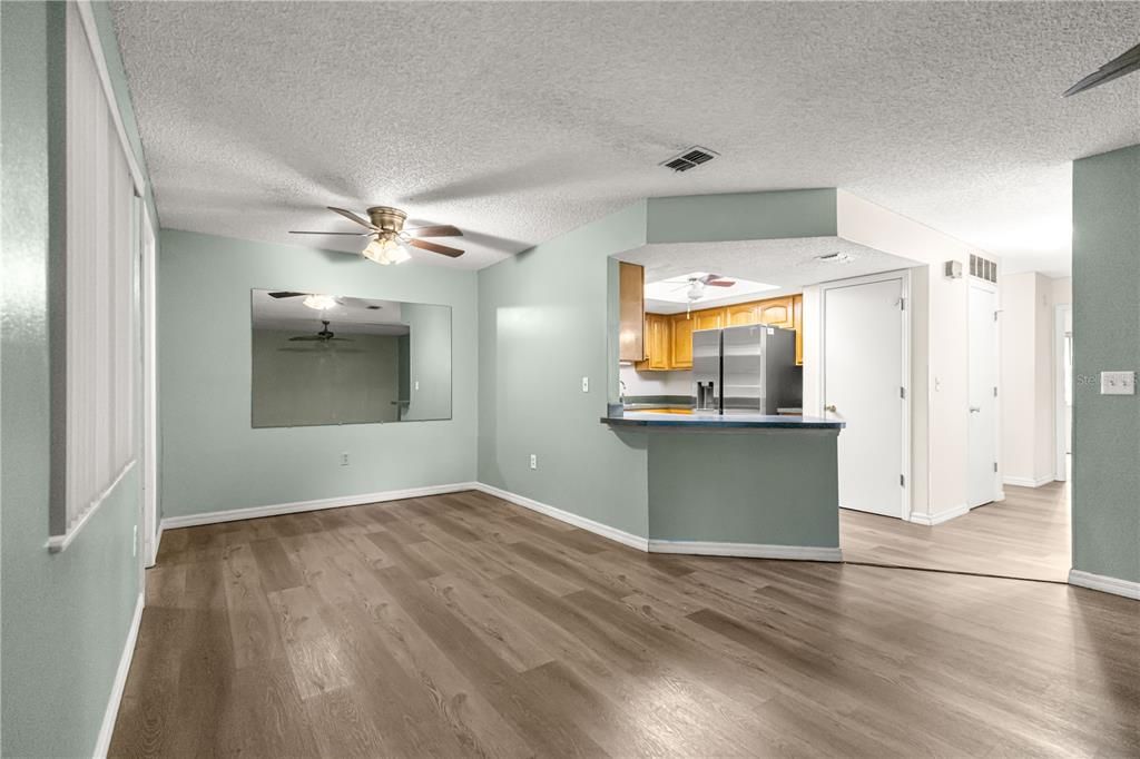 For Sale: $124,900 (2 beds, 1 baths, 1031 Square Feet)
