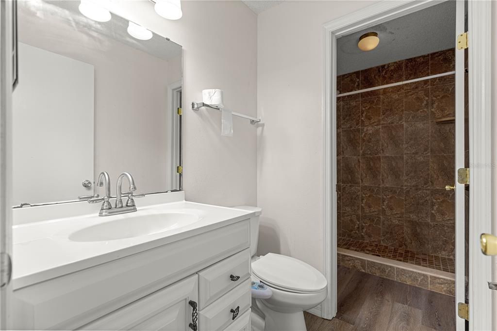 For Sale: $124,900 (2 beds, 1 baths, 1031 Square Feet)