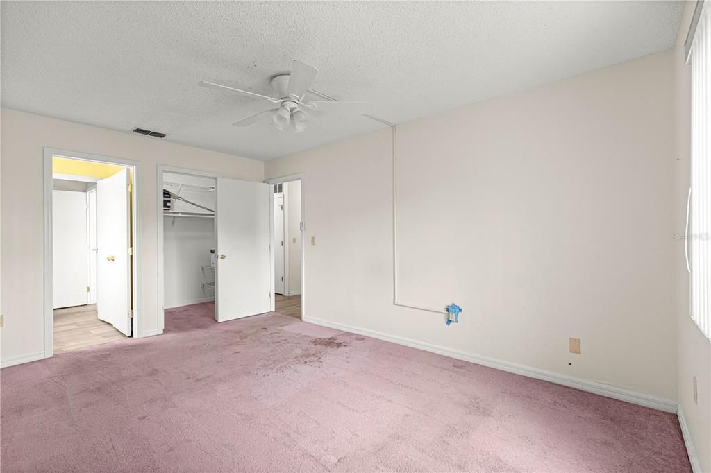 For Sale: $124,900 (2 beds, 1 baths, 1031 Square Feet)