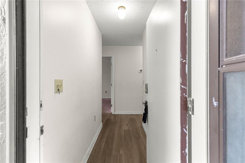 For Sale: $124,900 (2 beds, 1 baths, 1031 Square Feet)