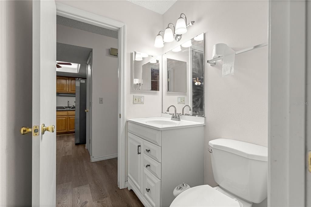 For Sale: $124,900 (2 beds, 1 baths, 1031 Square Feet)