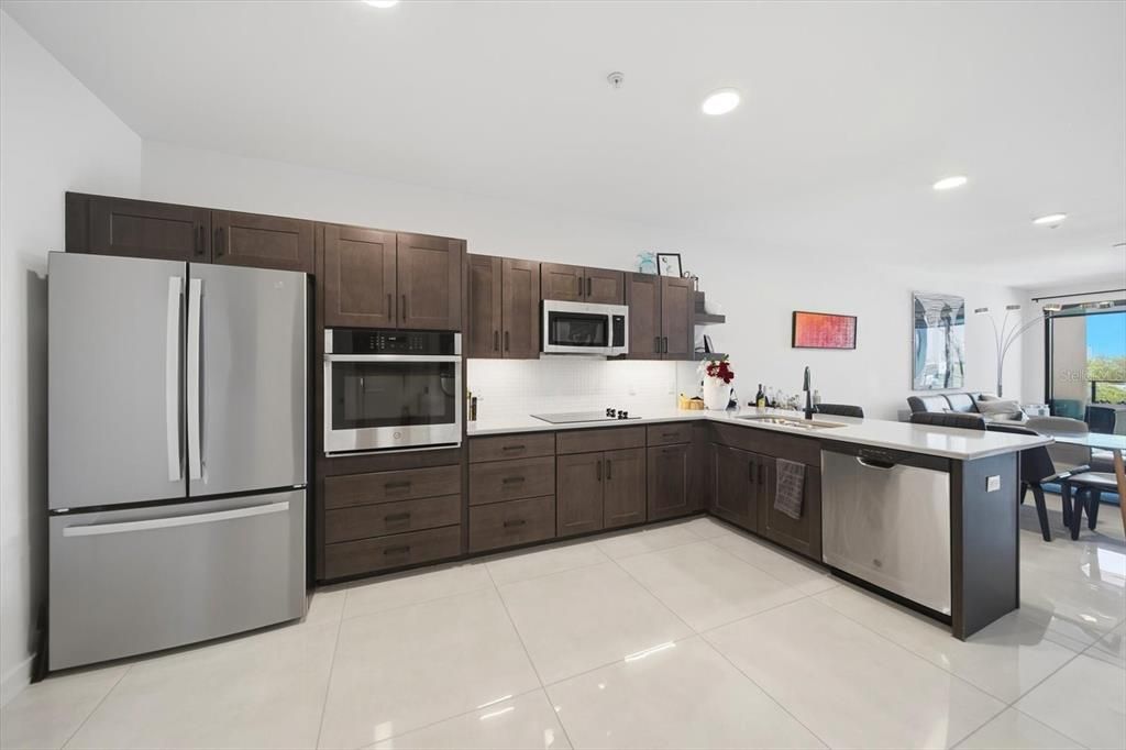 В аренду: $3,800 (2 спален, 2 ванн, 998 Квадратных фут)