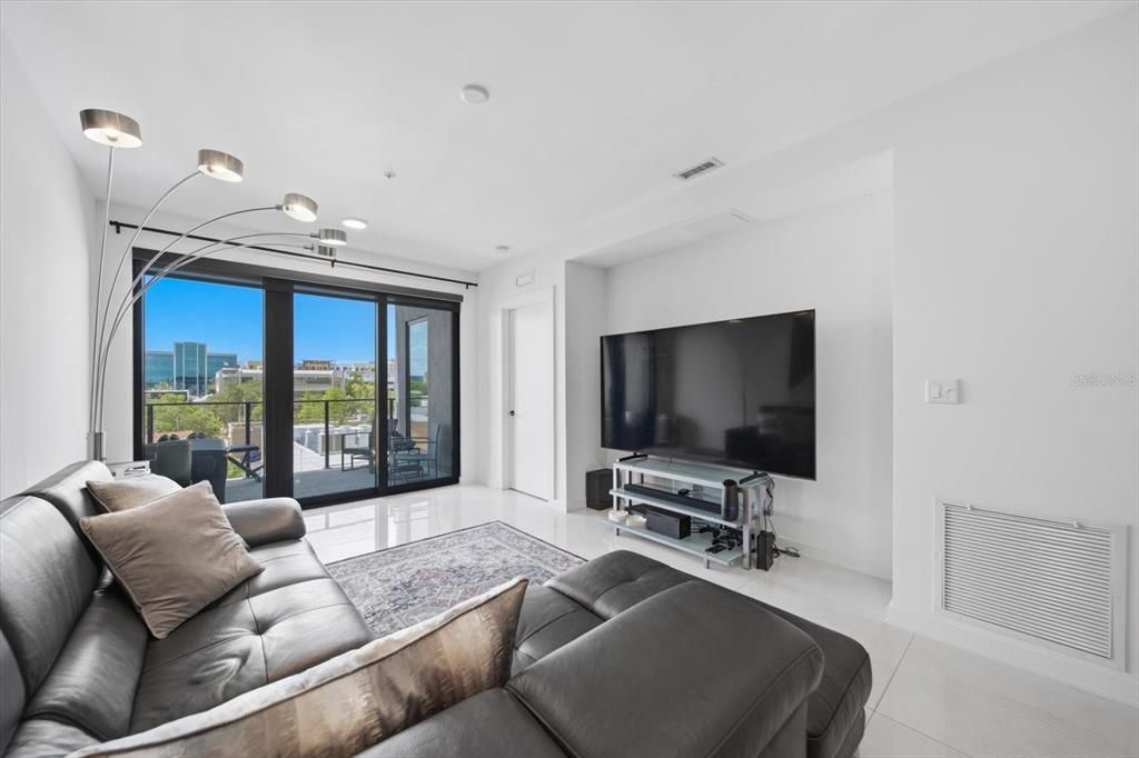 В аренду: $3,800 (2 спален, 2 ванн, 998 Квадратных фут)