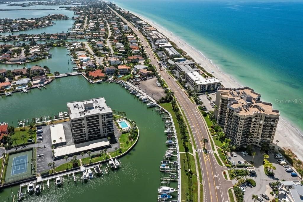 For Sale: $799,900 (2 beds, 2 baths, 1610 Square Feet)