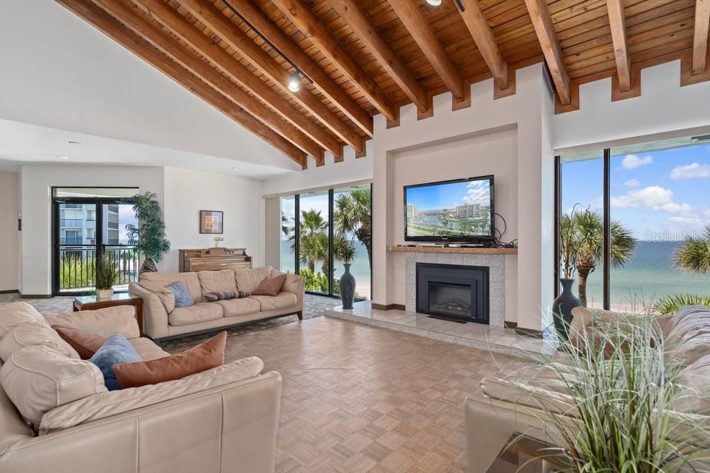For Sale: $799,900 (2 beds, 2 baths, 1610 Square Feet)