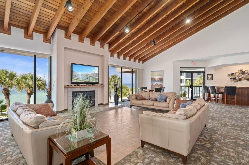For Sale: $799,900 (2 beds, 2 baths, 1610 Square Feet)