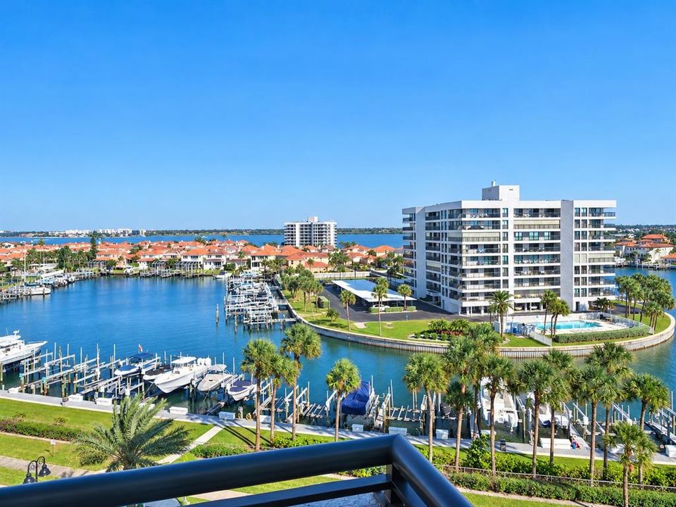 For Sale: $799,900 (2 beds, 2 baths, 1610 Square Feet)