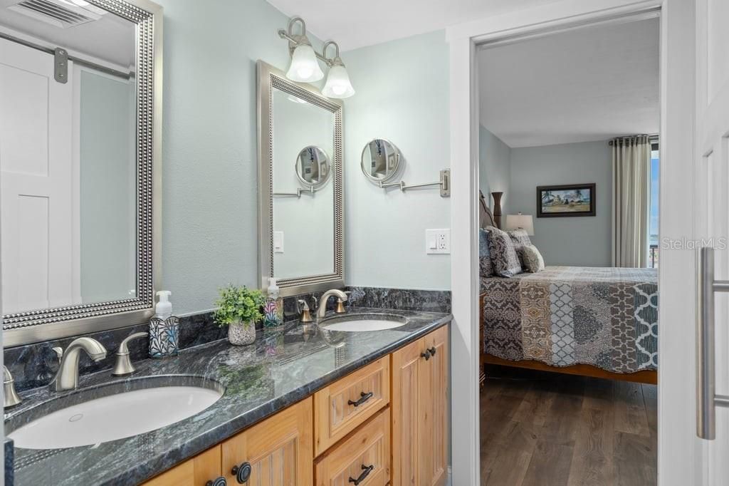 For Sale: $799,900 (2 beds, 2 baths, 1610 Square Feet)