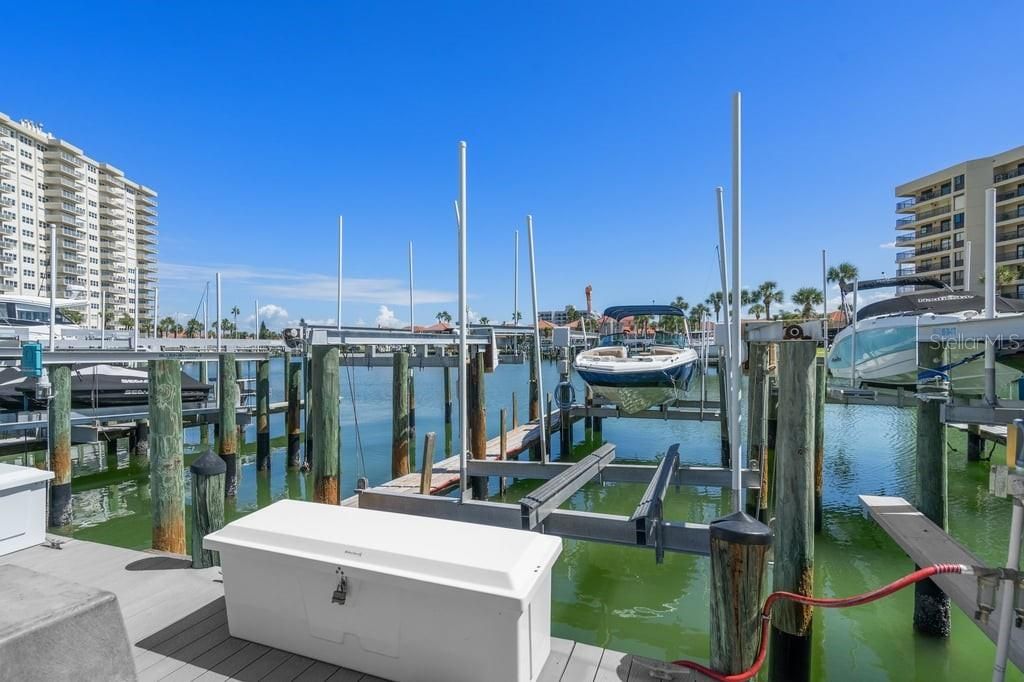 For Sale: $799,900 (2 beds, 2 baths, 1610 Square Feet)