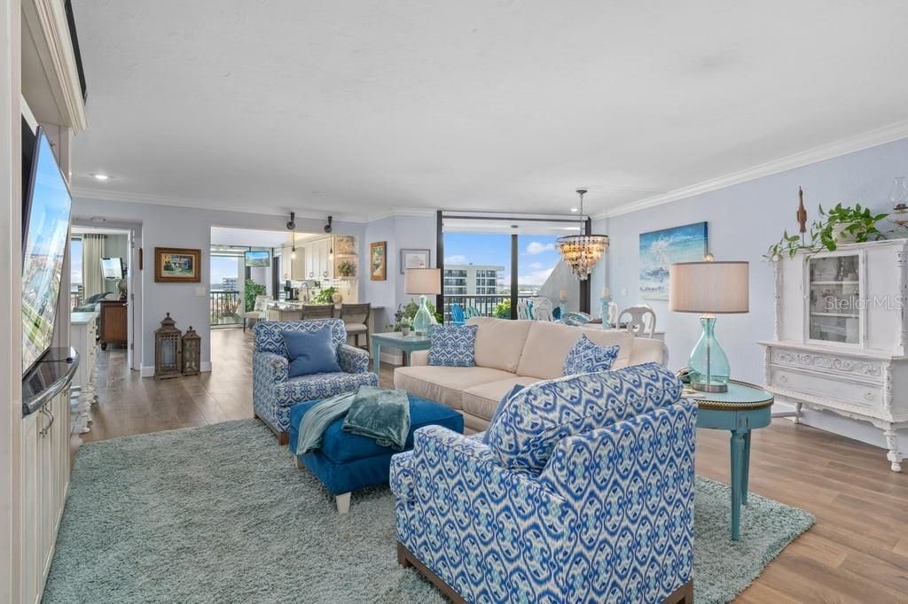 For Sale: $799,900 (2 beds, 2 baths, 1610 Square Feet)