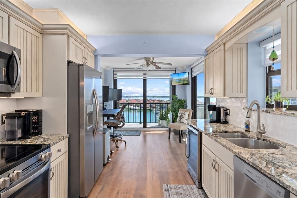For Sale: $799,900 (2 beds, 2 baths, 1610 Square Feet)