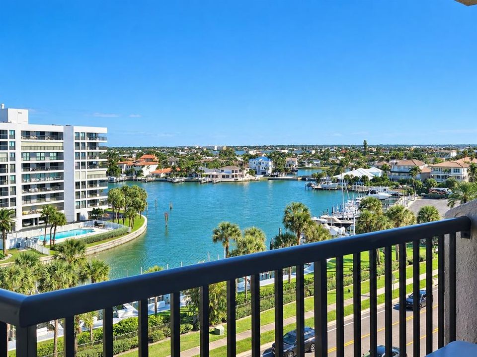 For Sale: $799,900 (2 beds, 2 baths, 1610 Square Feet)