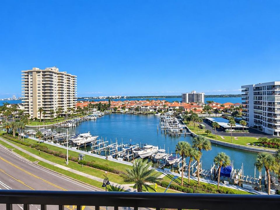 For Sale: $799,900 (2 beds, 2 baths, 1610 Square Feet)