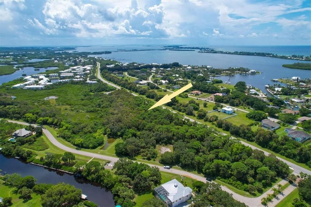 待售: $674,900 (10.89 acres)